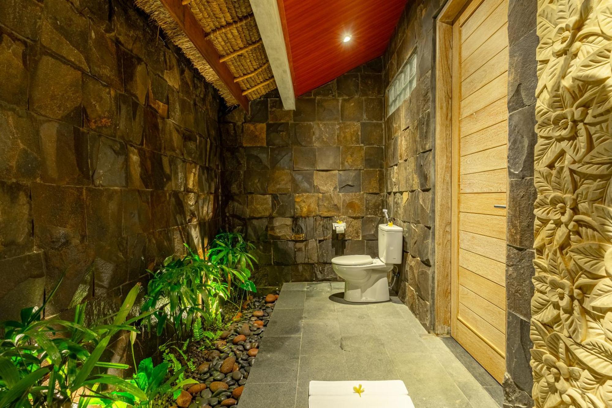 Brand New Luxury 3br Ethnic Ubud # 1 Ubud (Bali)